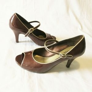 Size7 Kenneth Cole Reaction peep toe heels